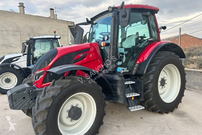 Tractor Valtra N135A