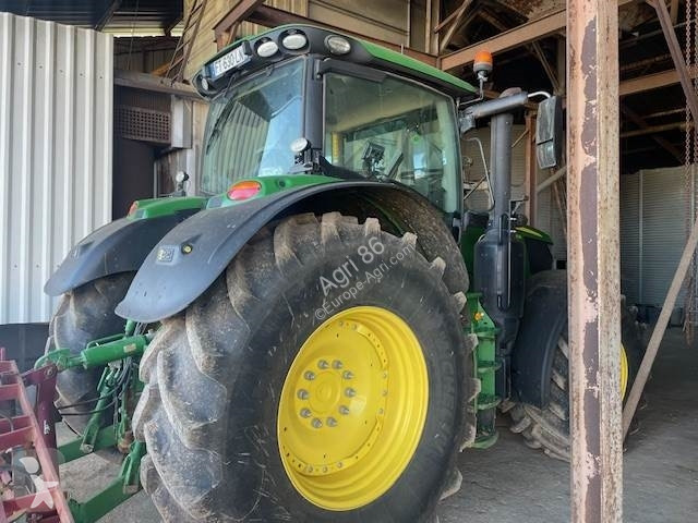 Tractor agrícola John Deere 6215R