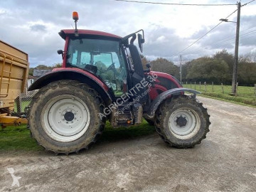 Tractor Valtra