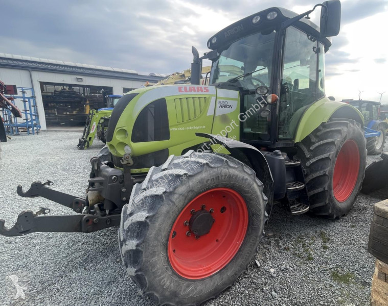 Tractor agrícola Claas Arion 520