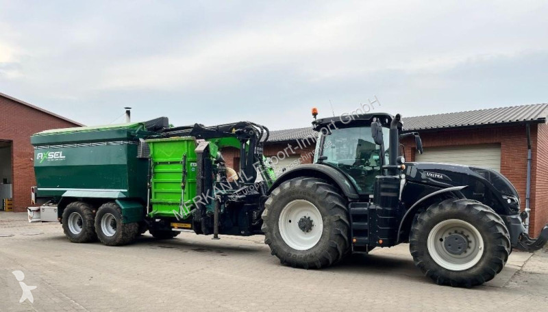 Tractor agrícola Valtra S394 mit Hacker Axsel...