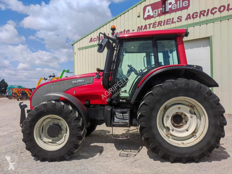 Tracteur agricole Valtra T151