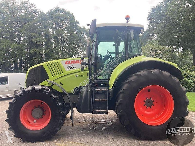 Tractor Claas Axion 820