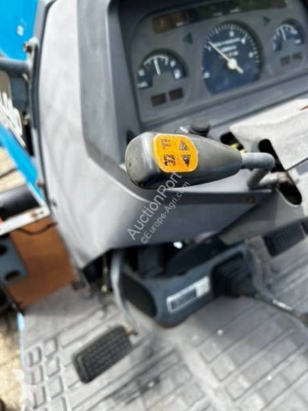 Tracteur agricole New Holland 2200