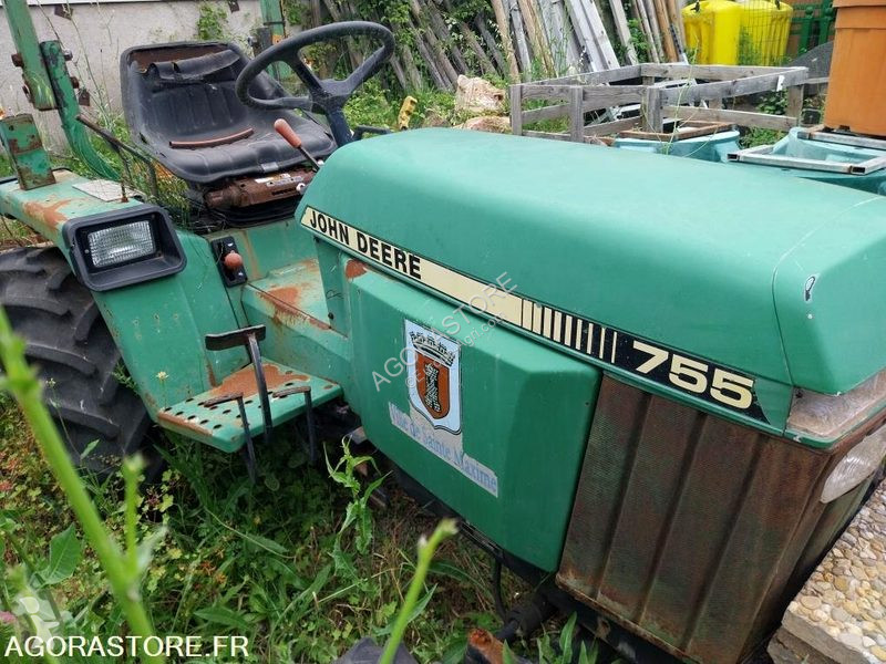 Tracteur agricole John Deere 755