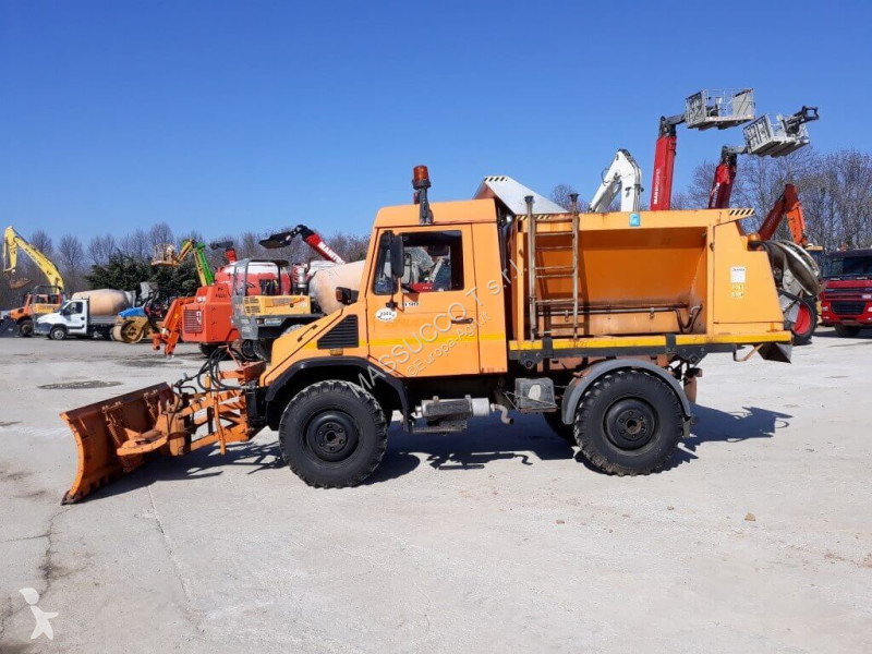 Lantbrukstraktor Mercedes Unimog - U90