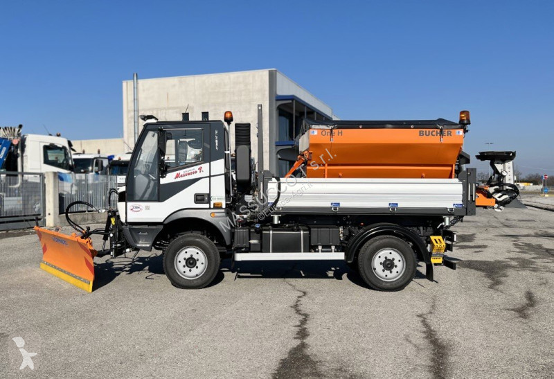 Lantbrukstraktor Aebi Schmidt MT760