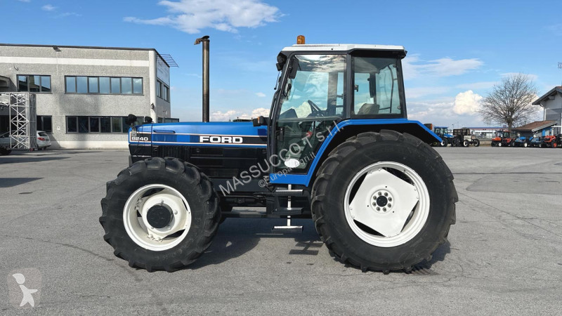 Lantbrukstraktor Ford 8240 4x4
