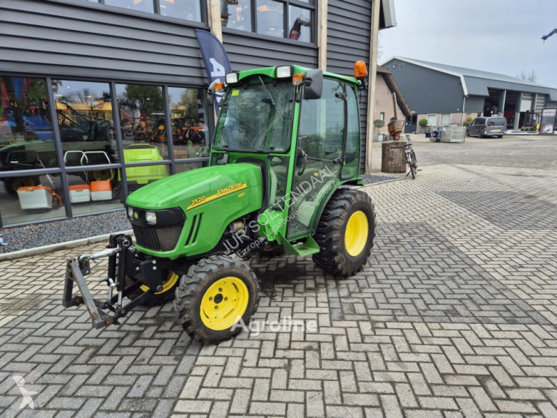 Traktor John Deere 2520