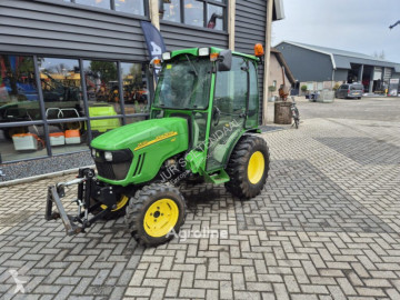 جرار صغير John Deere
