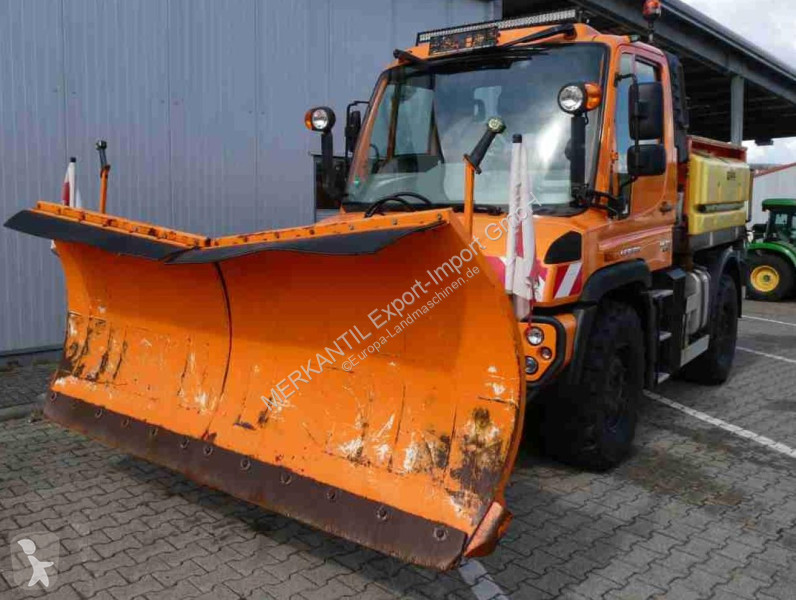 Lantbrukstraktor Unimog   U 318