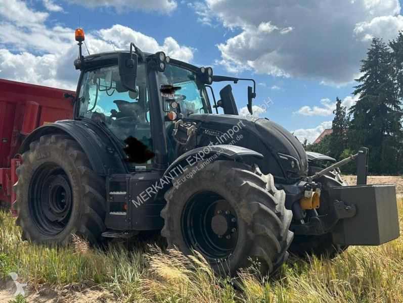 Valtra 174D Smart Touch MR19 tractor