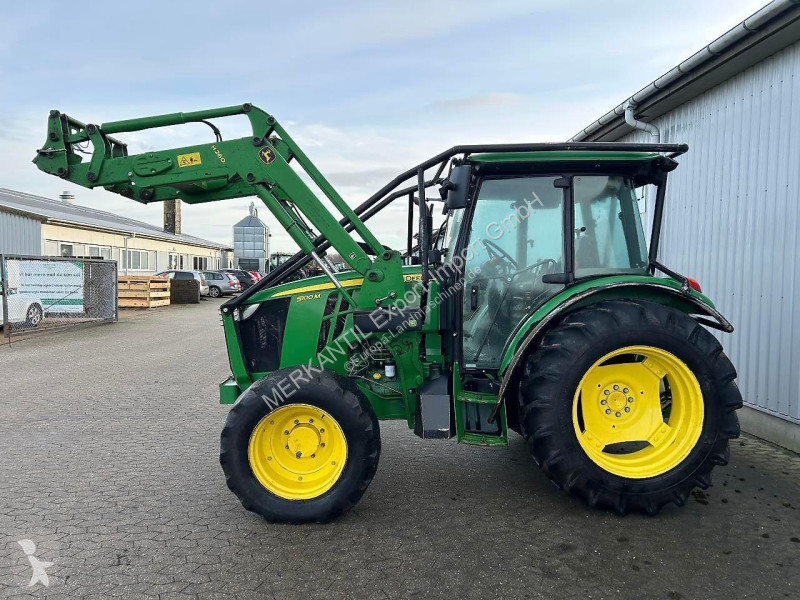 Lantbrukstraktor John Deere 5100M