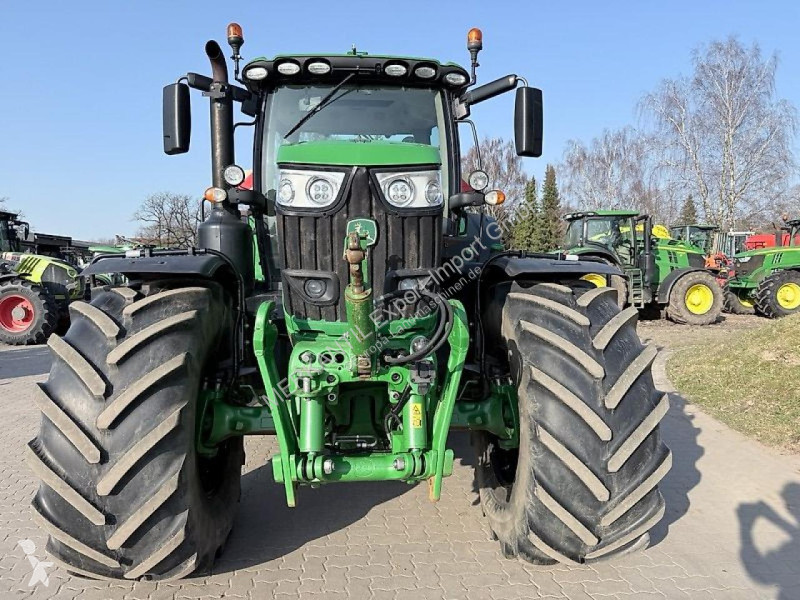 Lantbrukstraktor John Deere 6215R