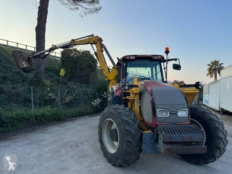 Valtra T140 tractor