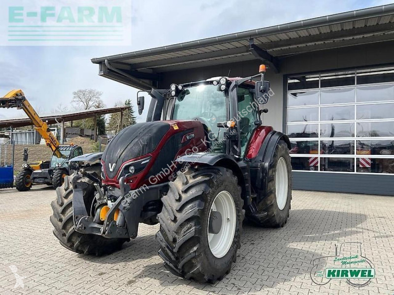 Landbrugstraktor Valtra  t 214 versu