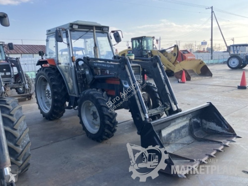 Сільськогосподарський трактор Massey Ferguson 382