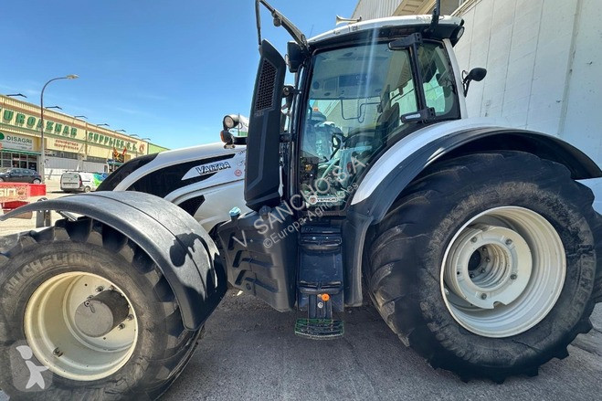Landbrugstraktor Valtra T 254 VERSU