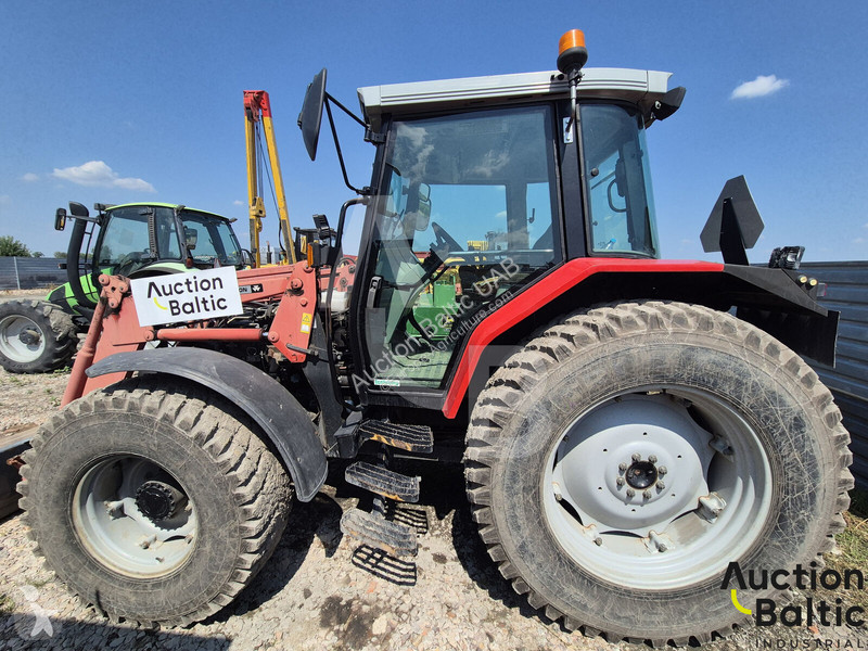 Трактор Massey Ferguson 6255