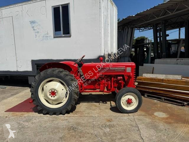 Tractor agrícola International B275