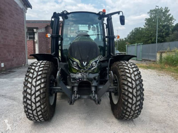 Tractor Valtra