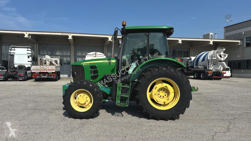 Tractor agrícola John Deere 6100D