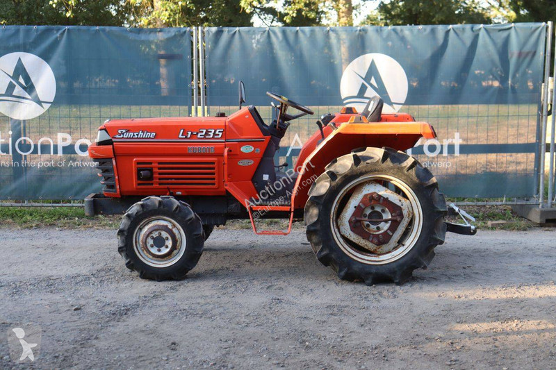 جرار زراعي Kubota L1-235