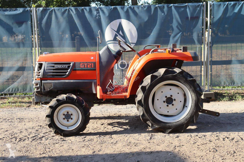 جرار زراعي Kubota GT21