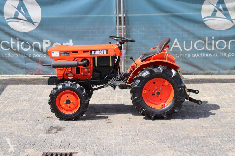 Сільськогосподарський трактор Kubota B7001