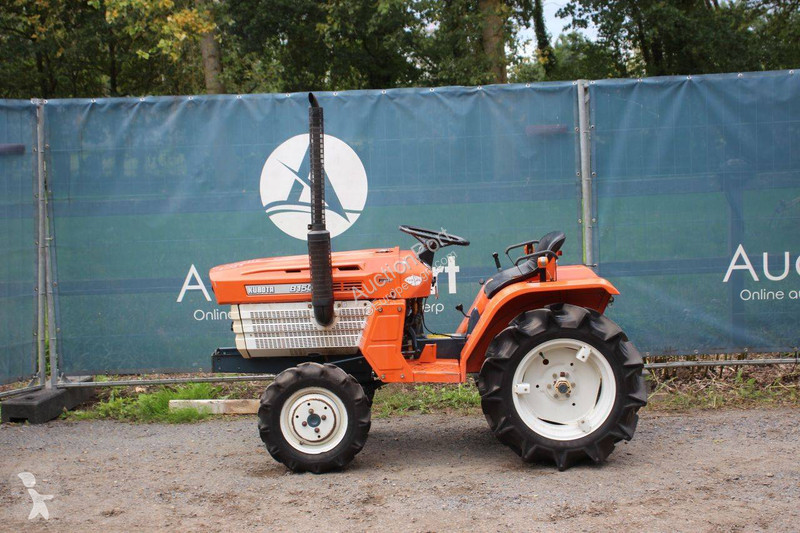 Сільськогосподарський трактор Kubota B1500DT