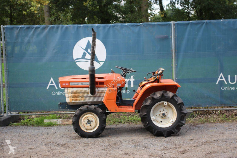 Сільськогосподарський трактор Kubota B1400DT