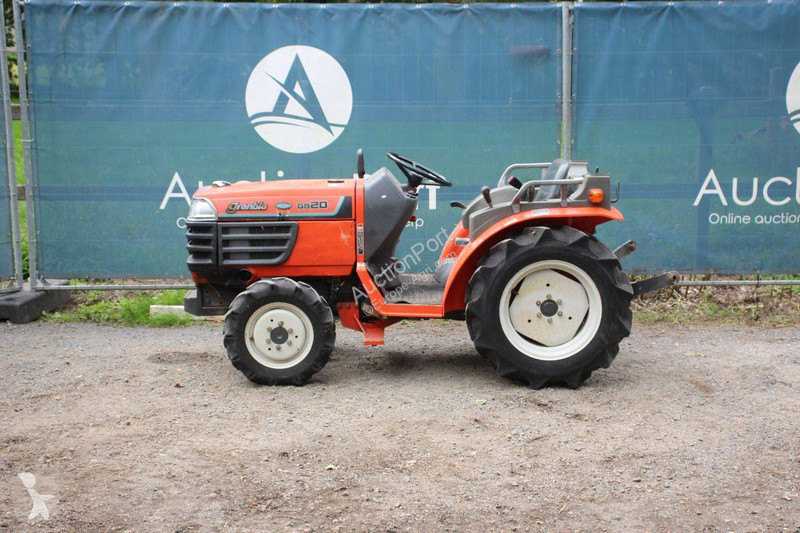 Сільськогосподарський трактор Kubota Granbia GB20