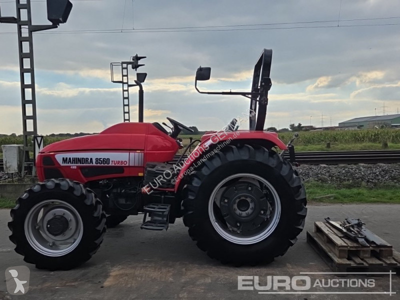 Tractor Mahindra 8560