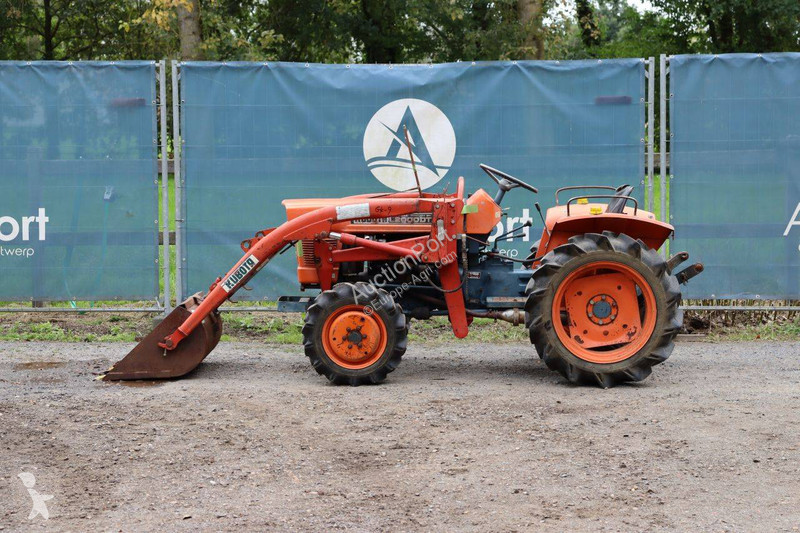 Kubota L2000DT tractor