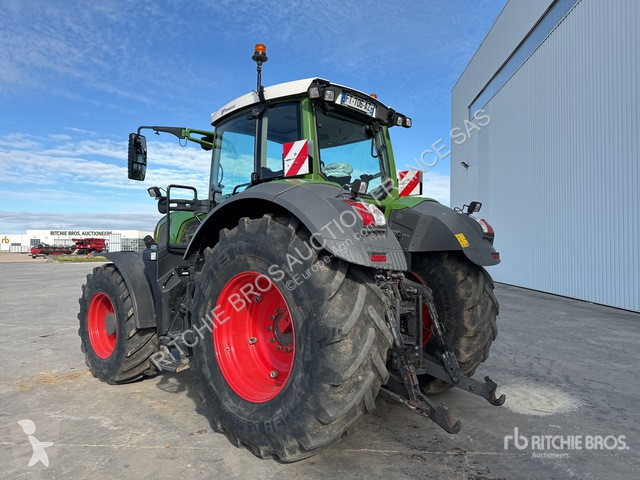 Fendt  824 Vario tractor
