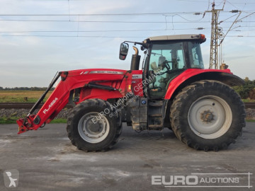 Tracteur agricole Massey Ferguson
