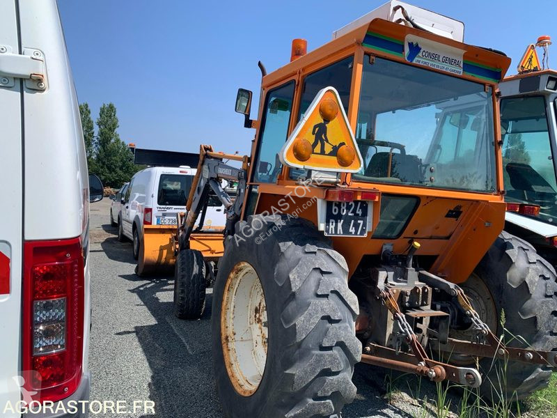 Tractor agrícola Renault 800M