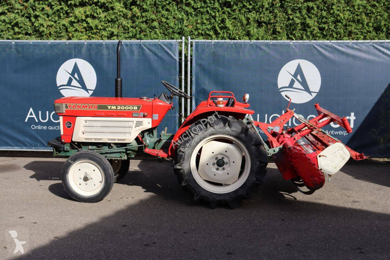 Tractor agrícola Yanmar YM2000B