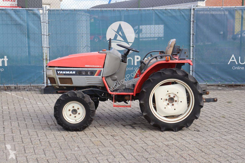 Tractor agrícola Yanmar F220D