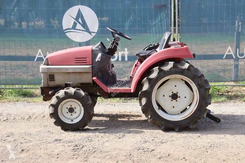 Tractor Shibaura P185F