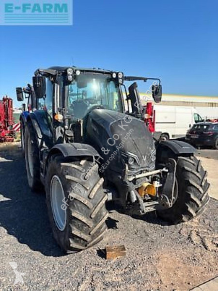 Tractor Valtra  n154
