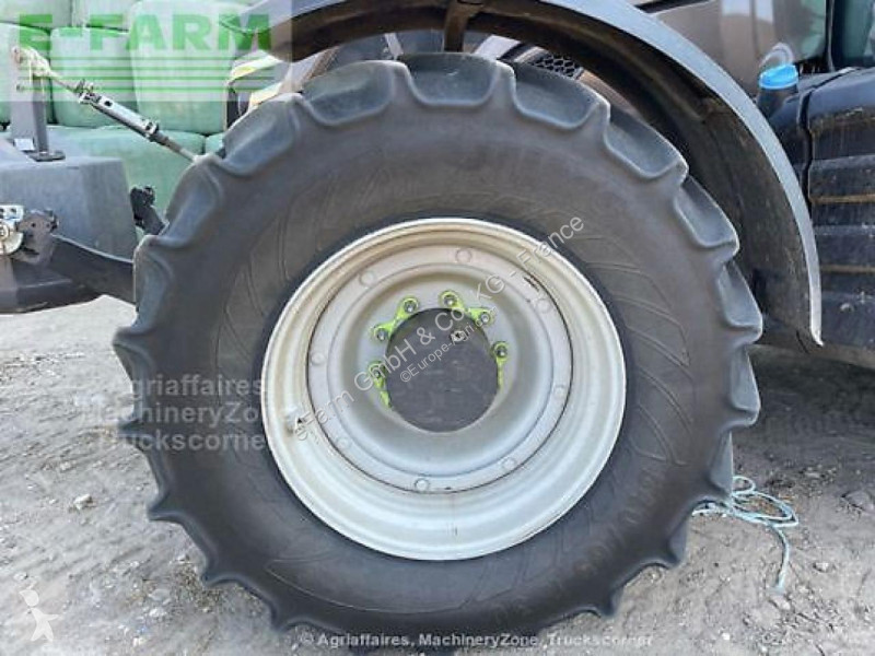 Tractor Valtra  t235 versu