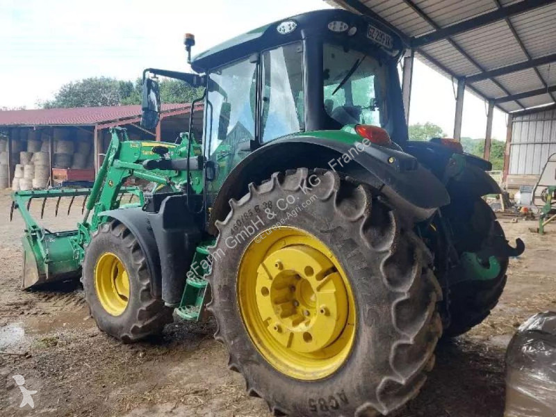 Трактор John Deere  6120m