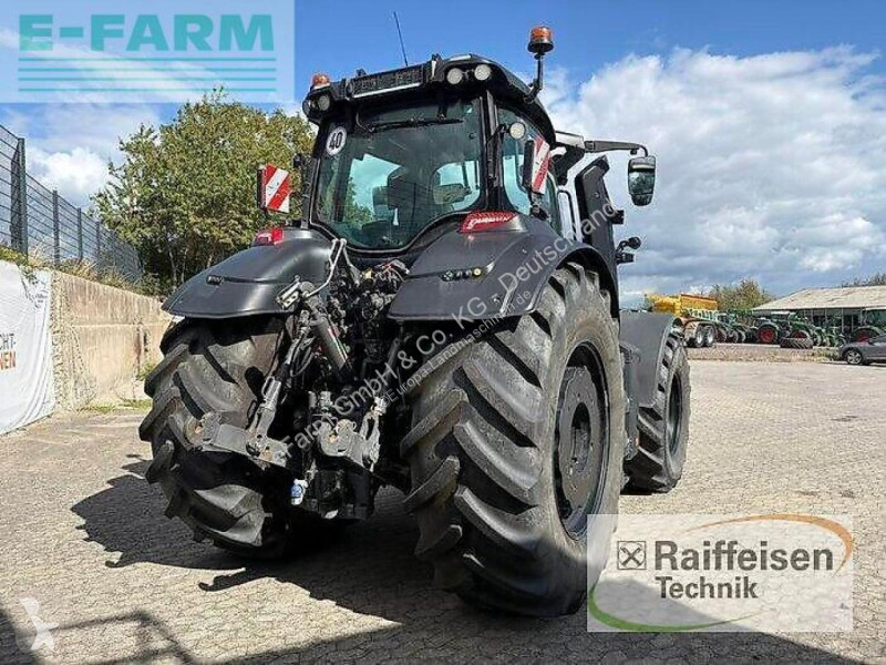 Tracteur agricole Valtra  q 305