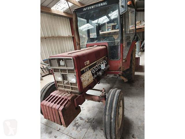 Tracteur agricole International 733
