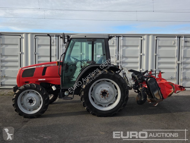 Zemědělský traktor Massey Ferguson 2210