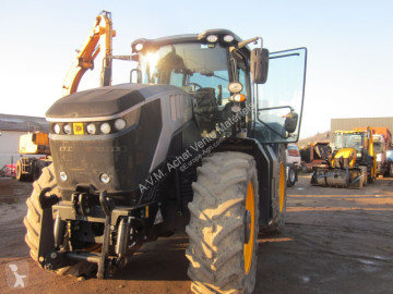 Zemědělský traktor JCB