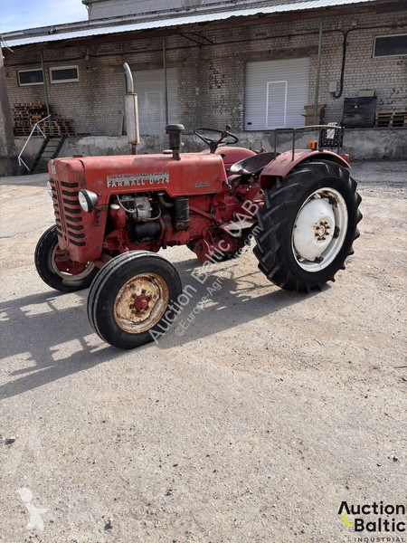 Zemědělský traktor Mc Cormick Farmall D-324