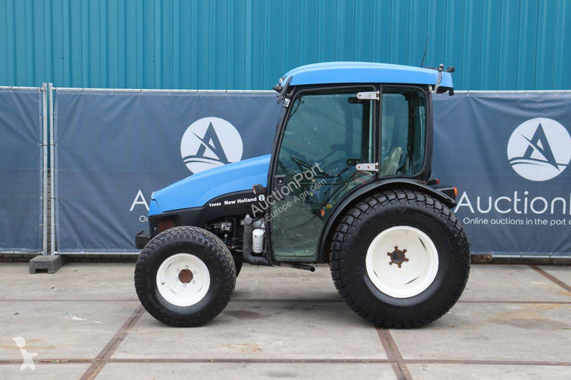 Zemědělský traktor New Holland T3030