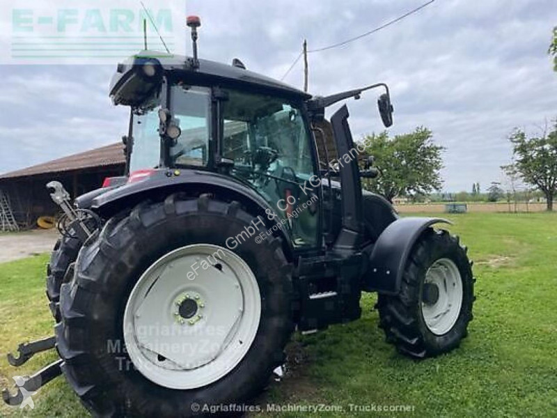 Tractor Valtra  g125 versu